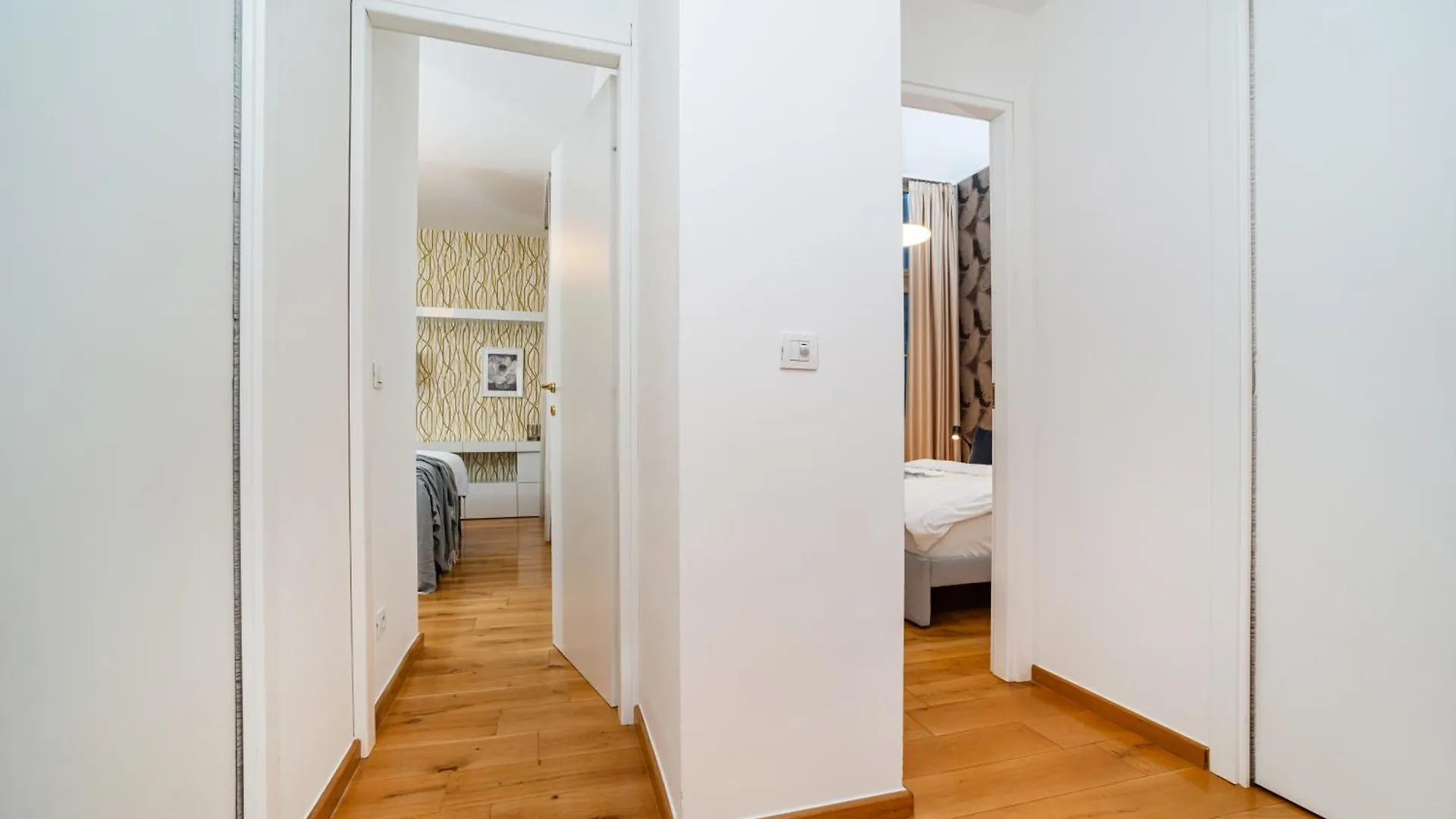 Large And Stylish Apartment In 프라하 체코