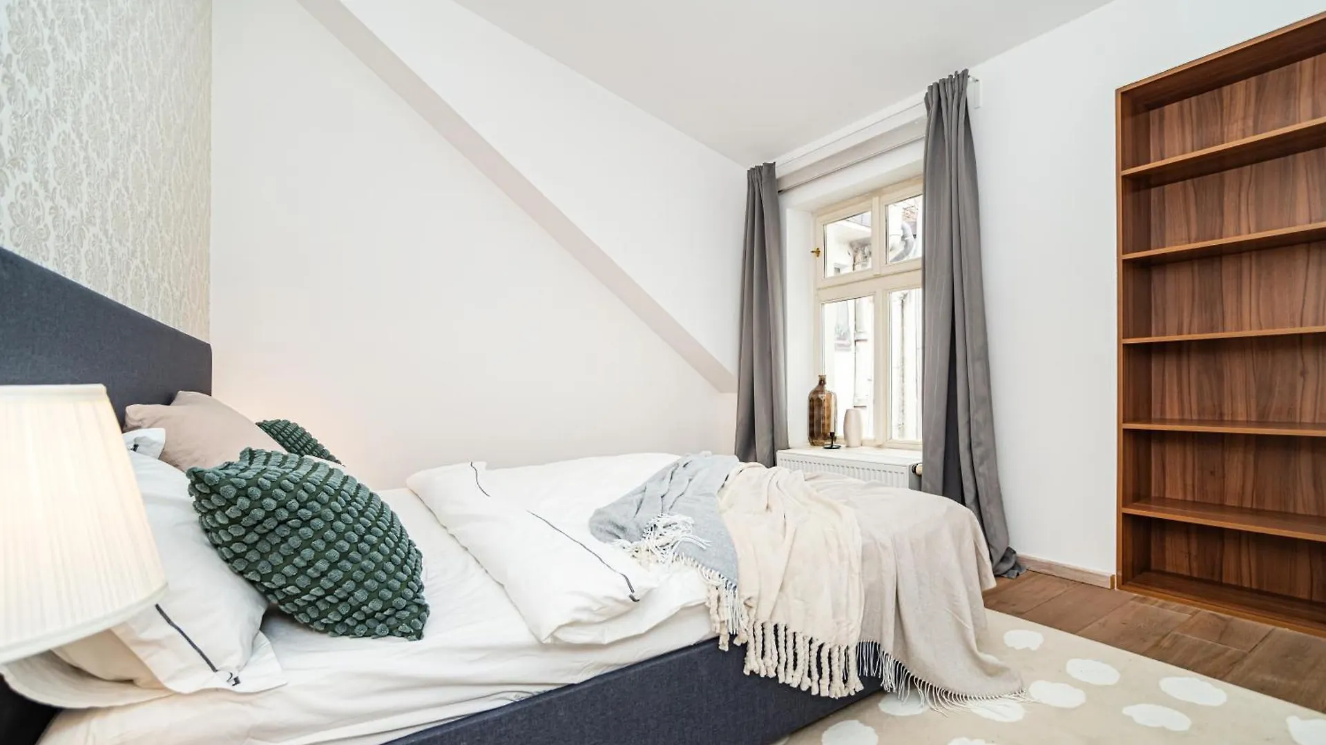 Large And Stylish Apartment In 프라하 체코