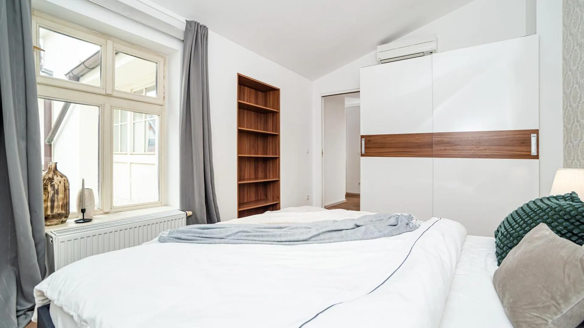 Large And Stylish Apartment In 프라하