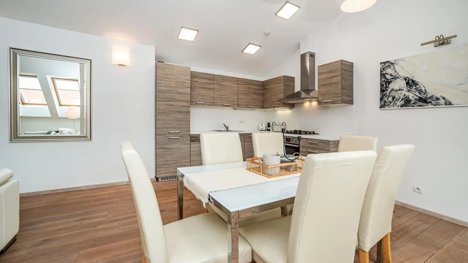 Large And Stylish Apartment In 프라하 0*,  체코