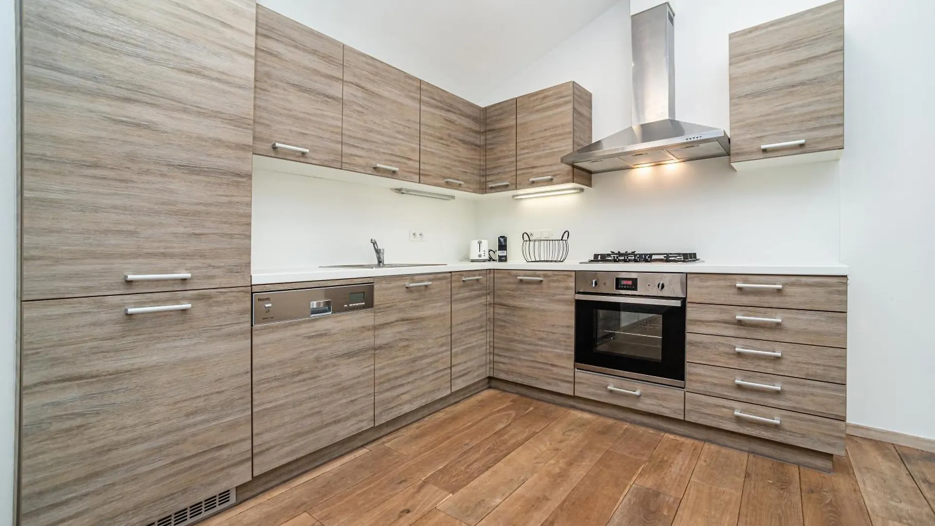 Large And Stylish Apartment In 프라하